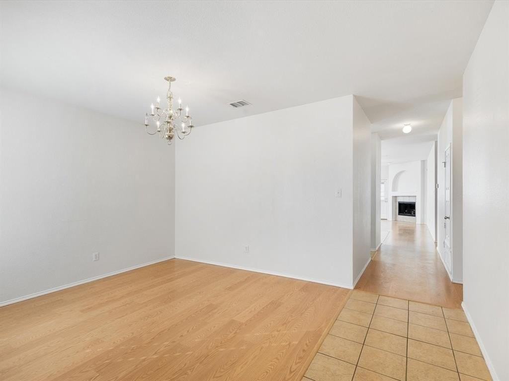 548 Linacre Drive - Photo 7 of 33