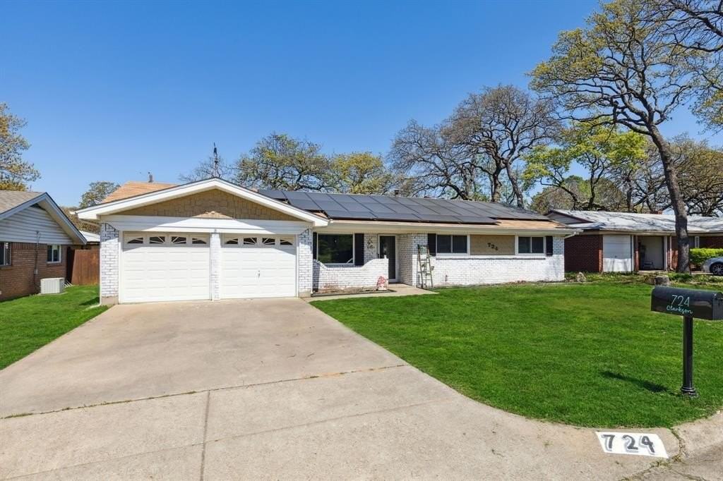 724 Edgehill Dr - Photo 2 of 27