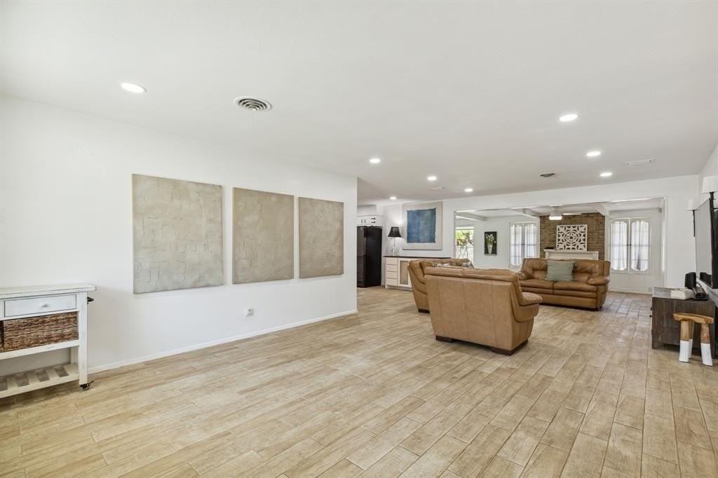 724 Edgehill Dr - Photo 3 of 27