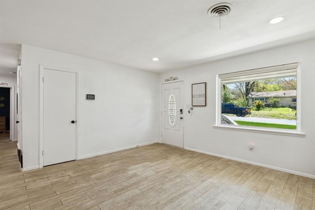 724 Edgehill Dr - Photo 4 of 27