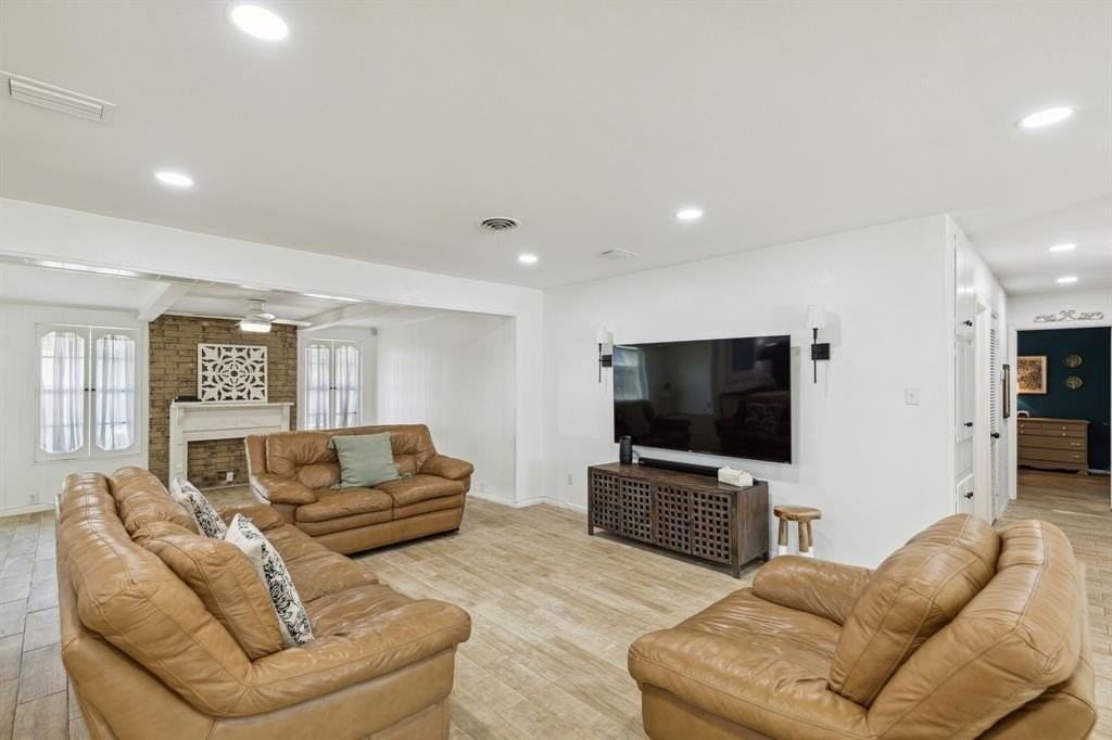 724 Edgehill Dr - Photo 5 of 27