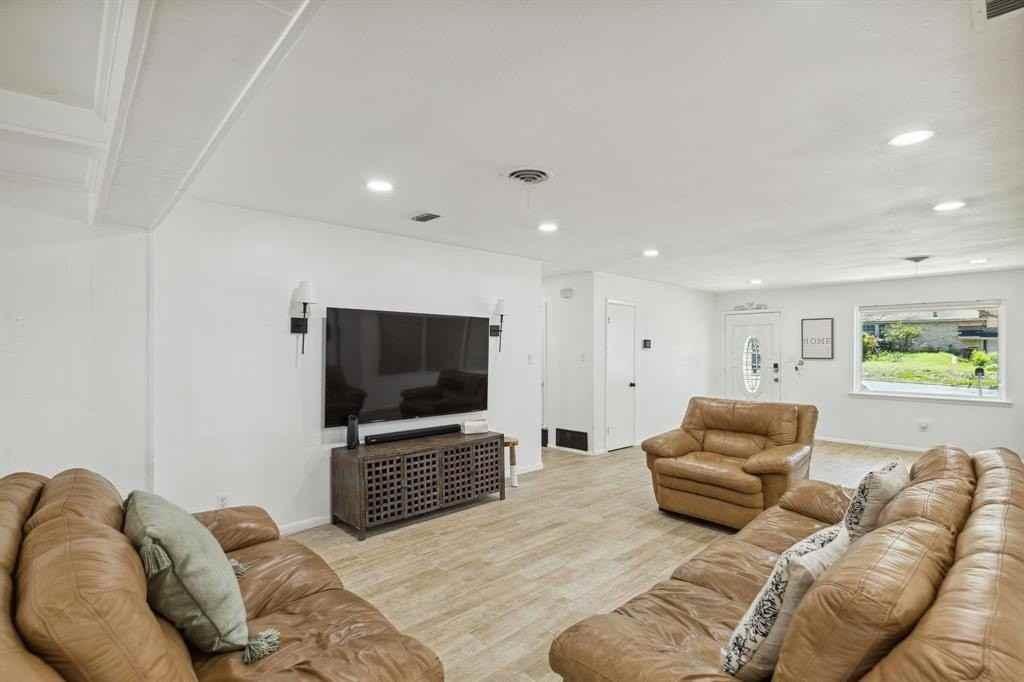 724 Edgehill Dr - Photo 7 of 27