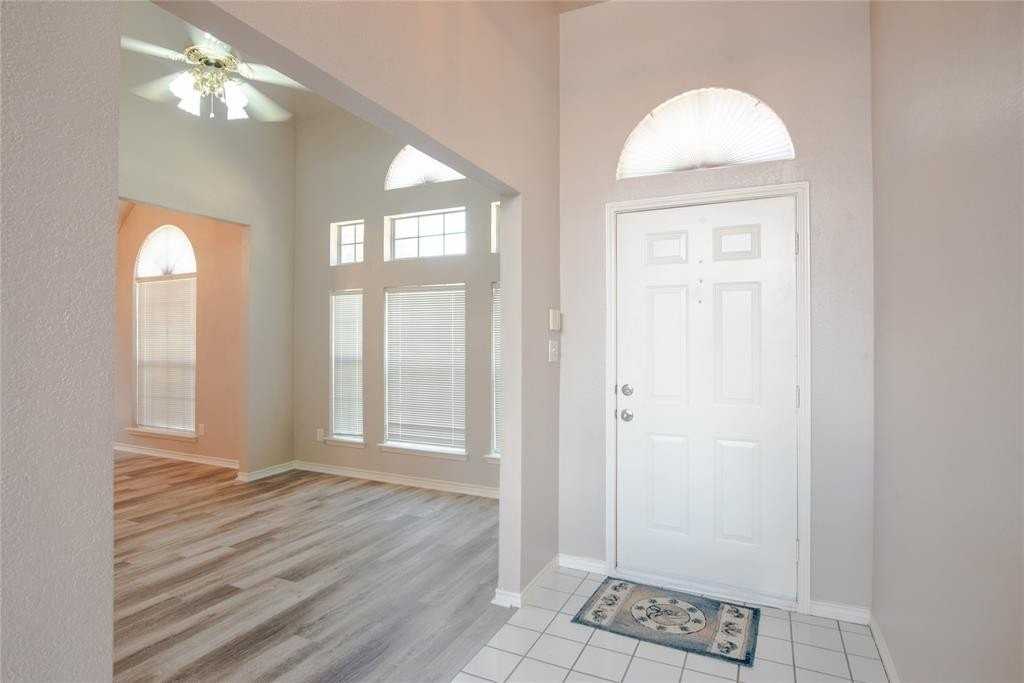 7206 Euclid Dr - Photo 4 of 23