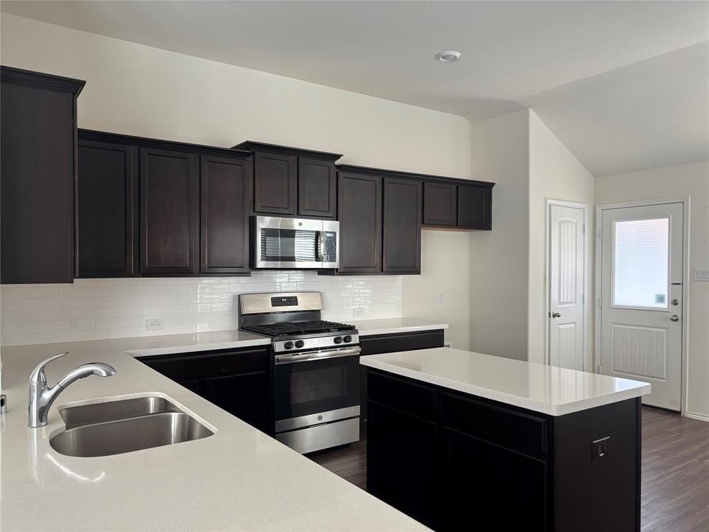 2105 Alamandine Ave - Photo 6 of 21