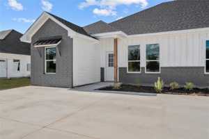 featured image of 109 Emerson Ln