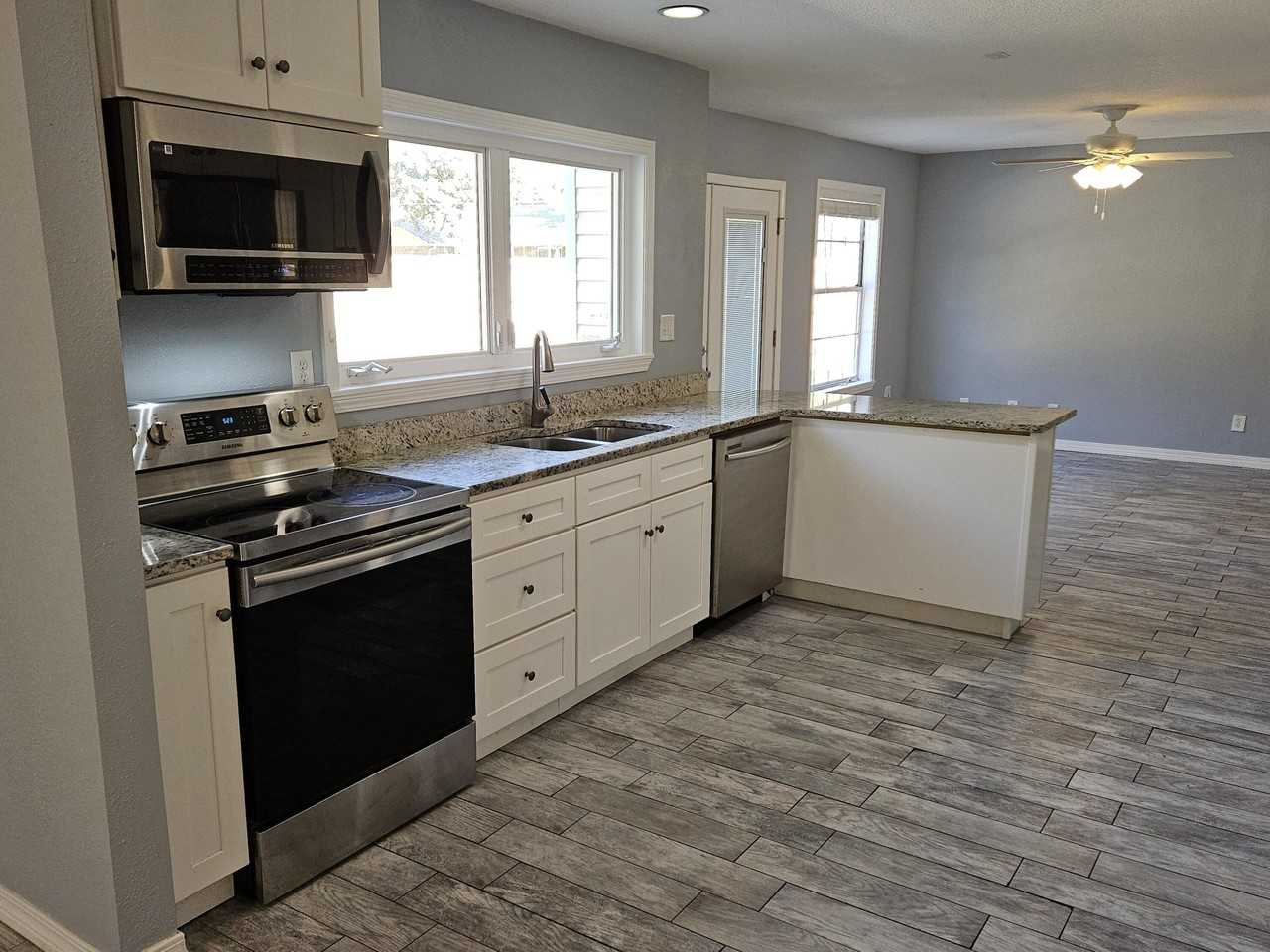 1077 Woodlore Cir - Photo 6 of 29