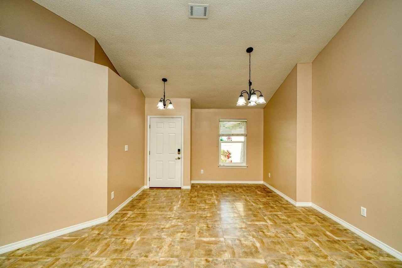 8828 Arlington Pl - Photo 5 of 25