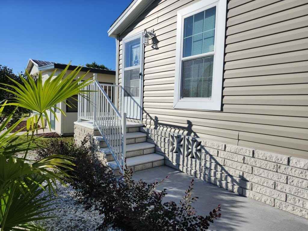 43 Lake Griffin Dr #22 - Photo 2 of 20