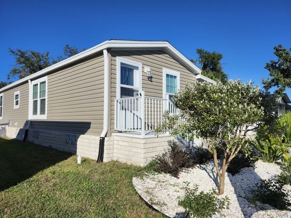 43 Lake Griffin Dr #22 - Photo 3 of 20