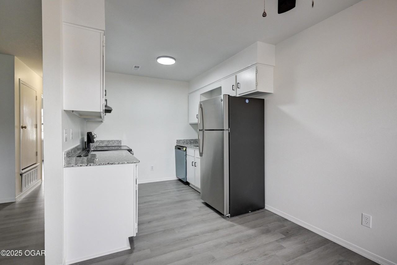 1007 South Saint Louis Avenue #6B - Photo 5 of 13