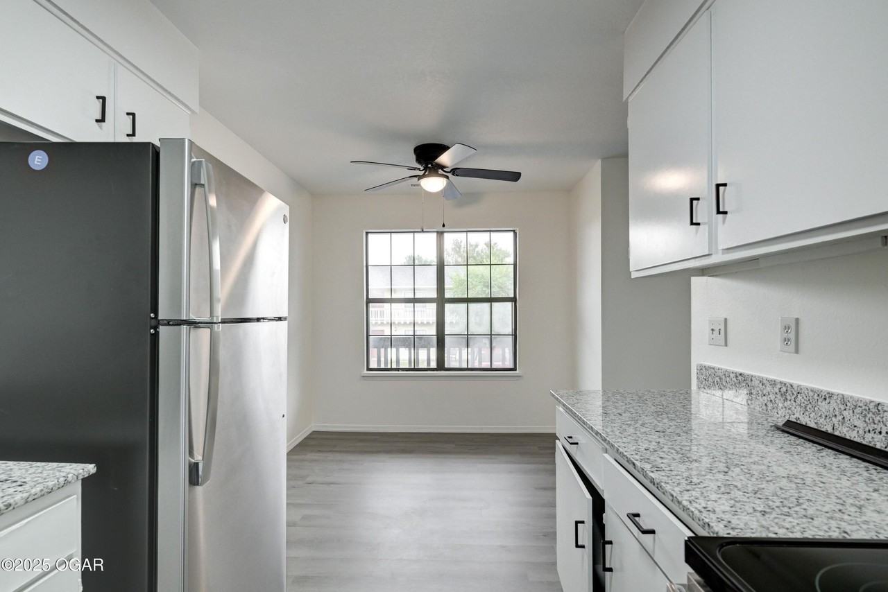 1007 South Saint Louis Avenue #6B - Photo 7 of 13