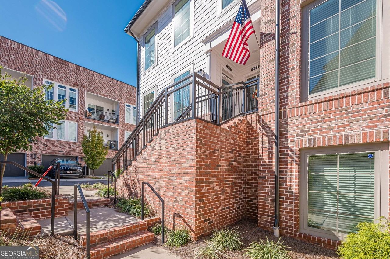 515 Burton Dr - Photo 2 of 33