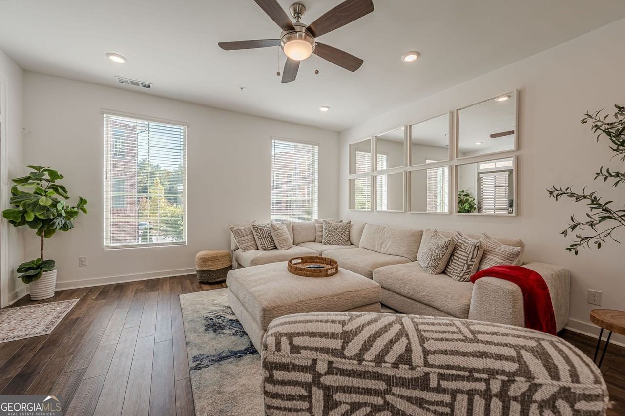 515 Burton Dr - Photo 6 of 33