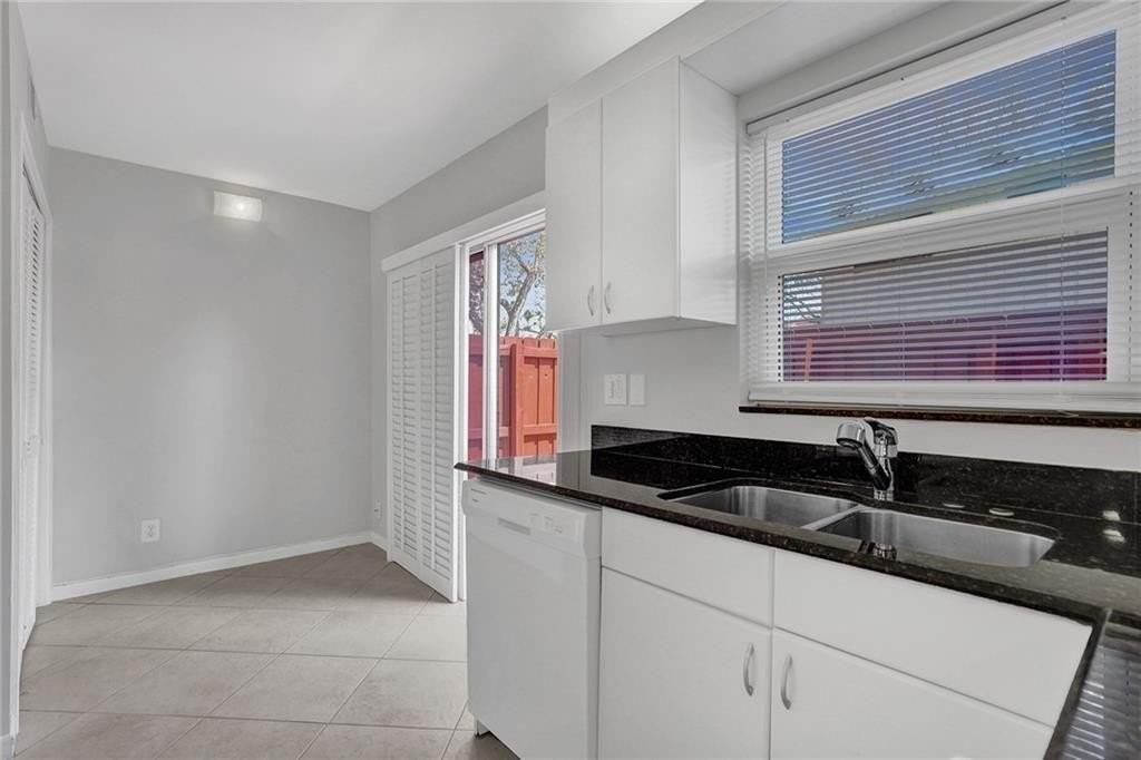 12 Ne 20th Ct #9B - Photo 7 of 20