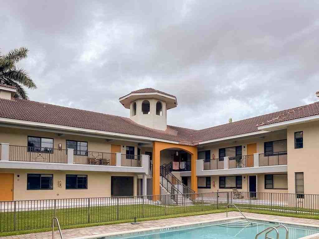 64 Isle Of Venice Dr #26 - Photo 5 of 39