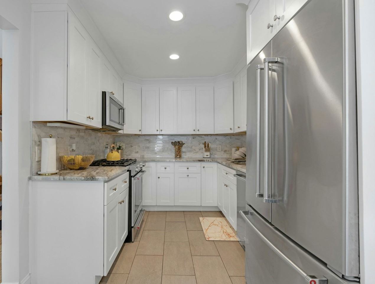 1 Columbus Pl - Photo 3 of 8