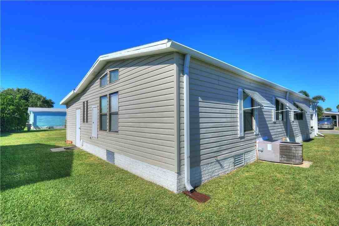 561 Dolphin Circle - Photo 4 of 36