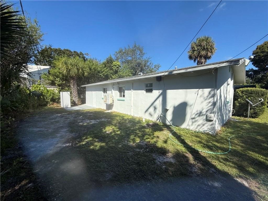 2363 De Soto Ave - Photo 3 of 12