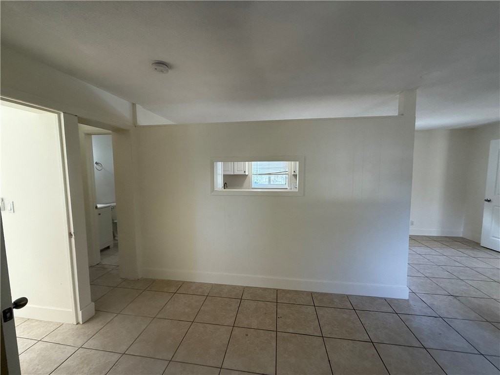 2363 De Soto Ave - Photo 4 of 12