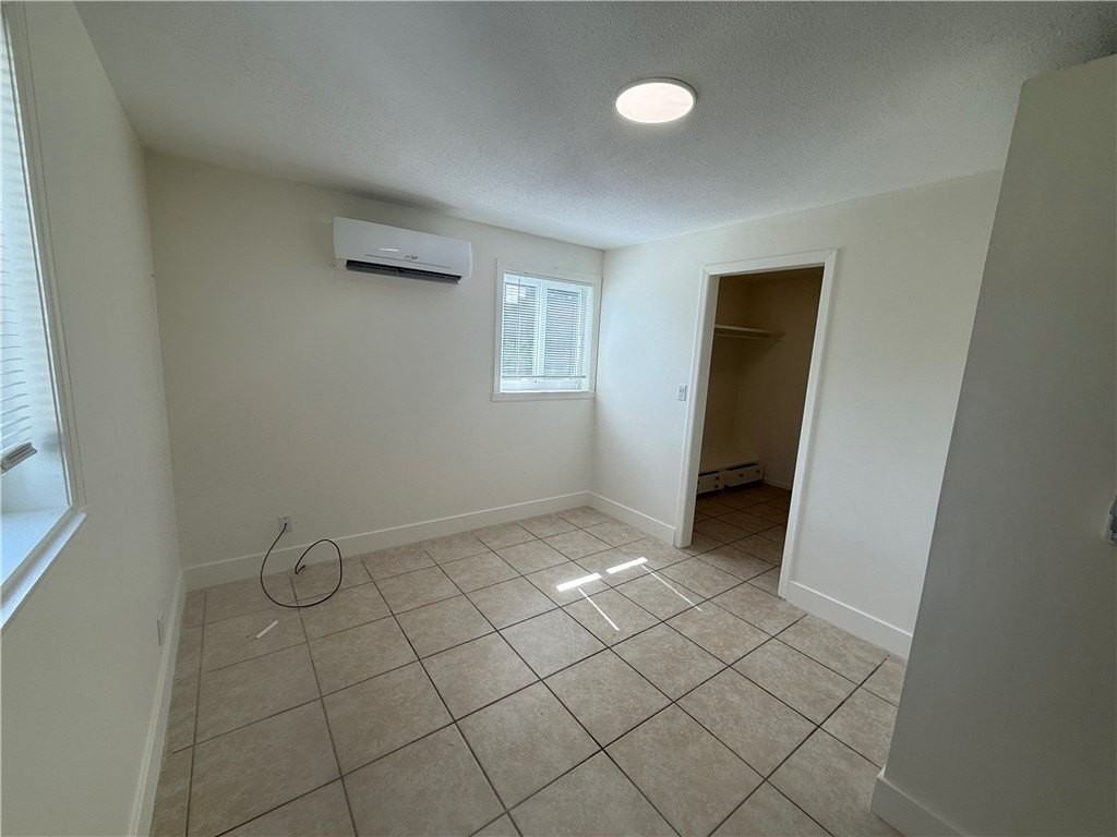 2363 De Soto Ave - Photo 6 of 12