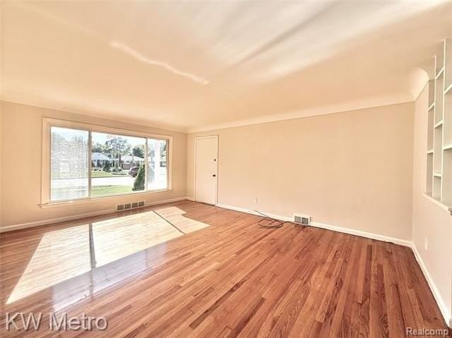 2180 Vernier Rd - Photo 4 of 31