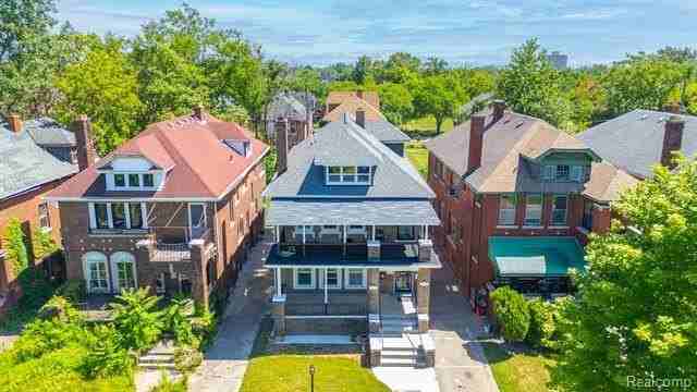 3273 Cortland St - Photo 3 of 31