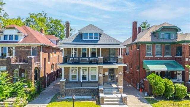 3273 Cortland St - Photo 4 of 31