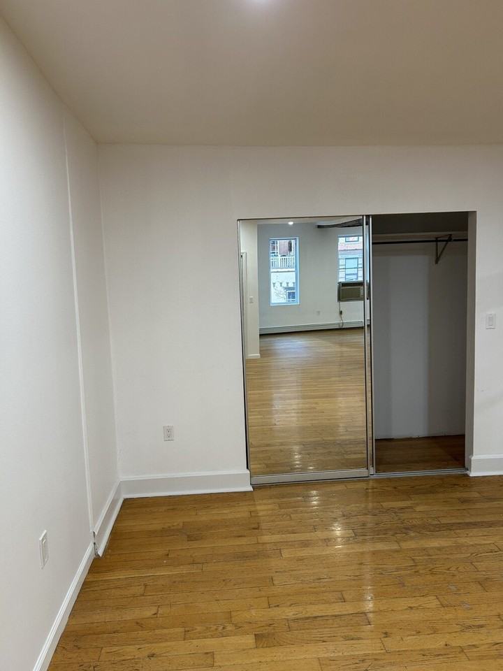 134 Reade St #3rdFL - Photo 3 of 10