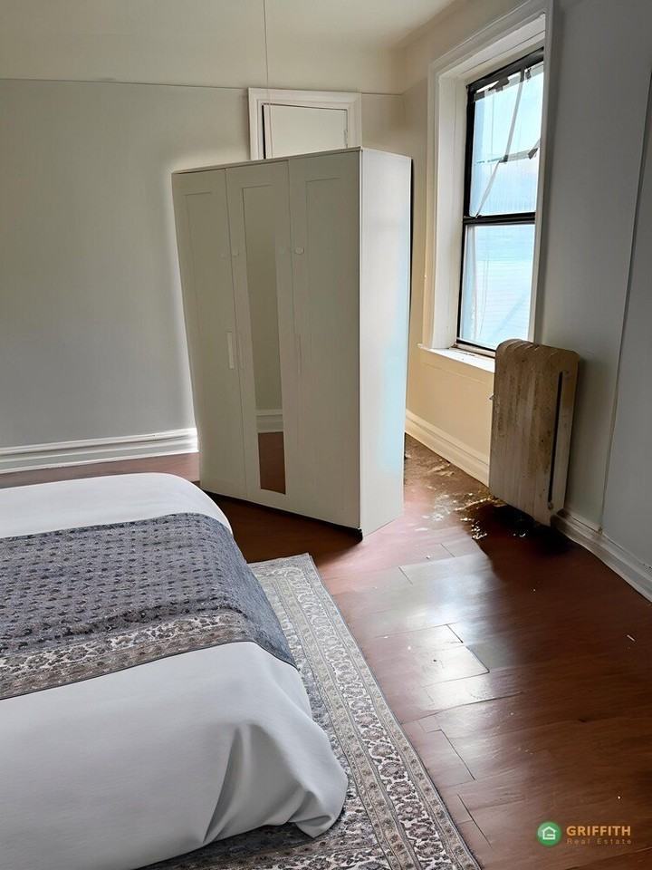 1100 Ocean Ave #4E - Photo 3 of 4