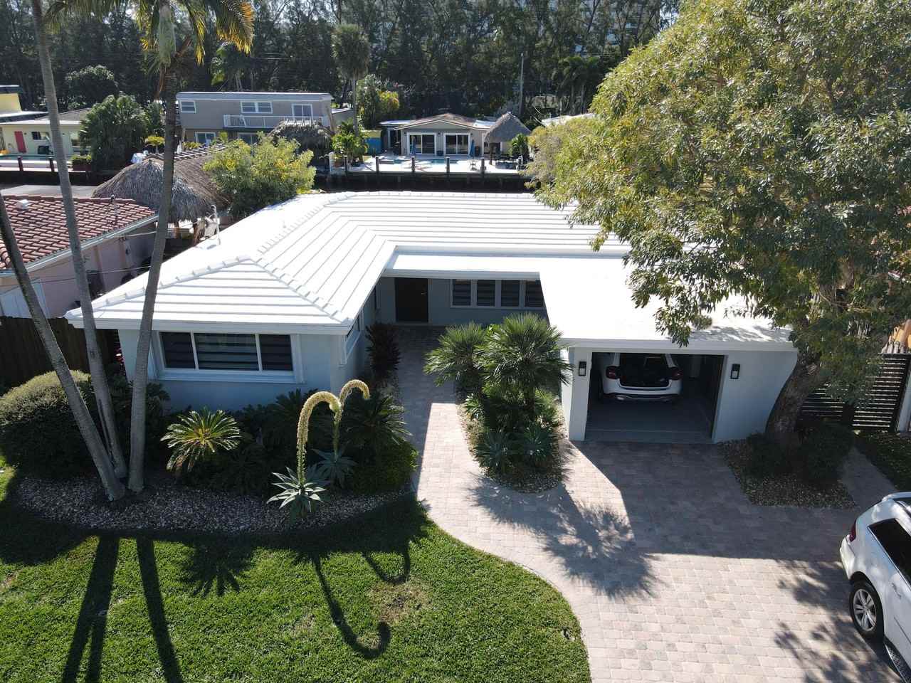 2548 Southeast 14th Street - Photo 3 of 50