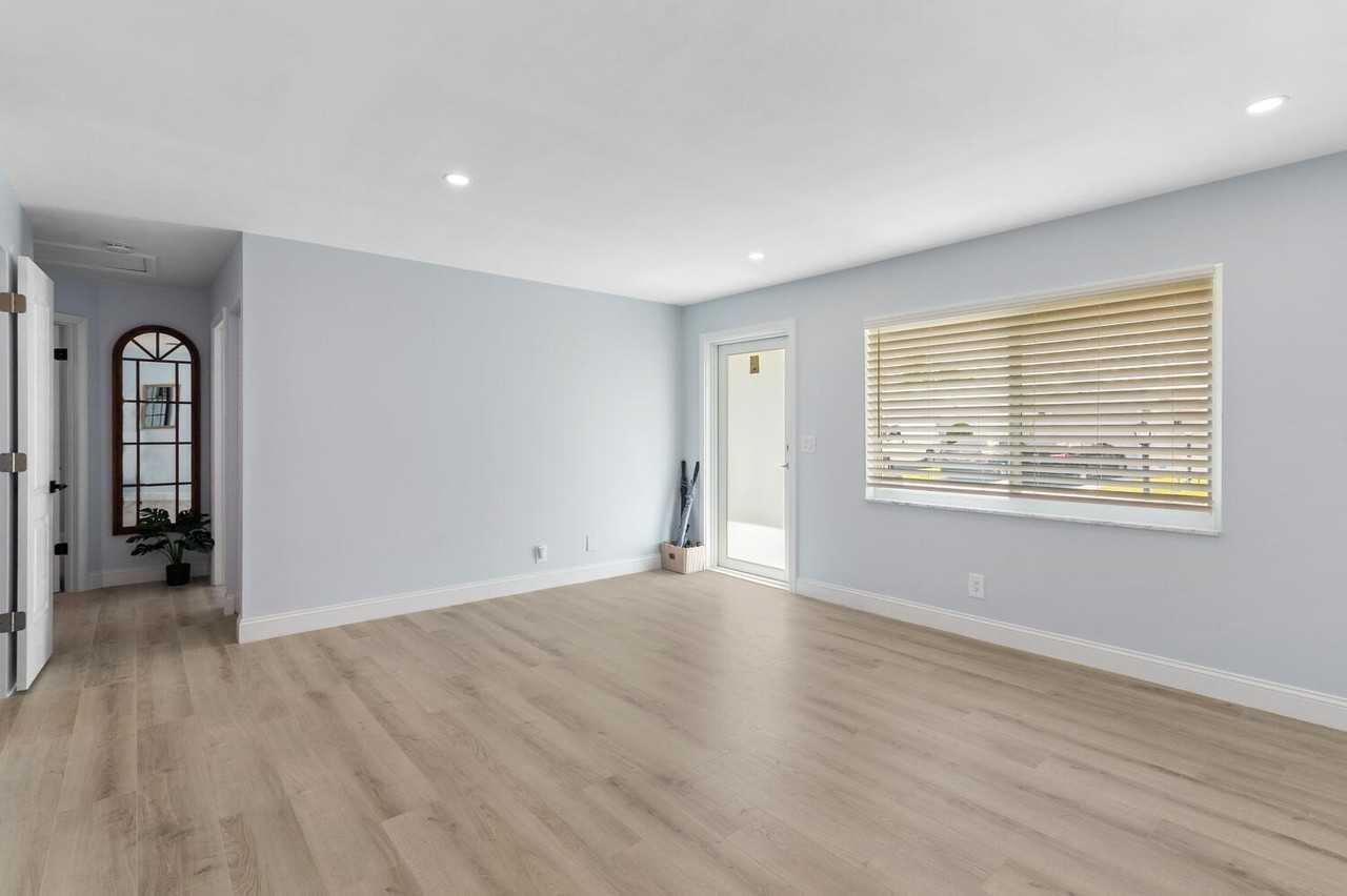 902 Southwest 17th Street - Photo 5 of 28