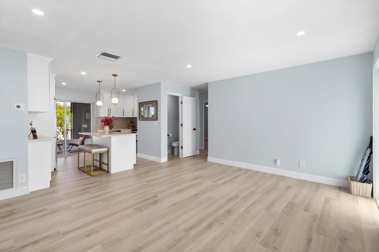 902 Southwest 17th Street - Photo 6 of 28