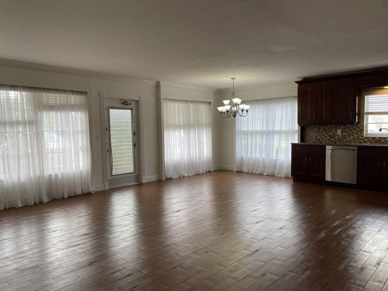 101 Wellington L - Photo 4 of 36