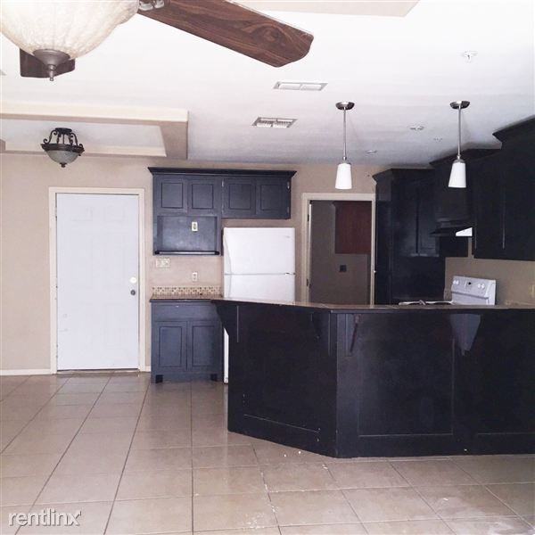Sugar Creek Apartments - Photo 2 of 6