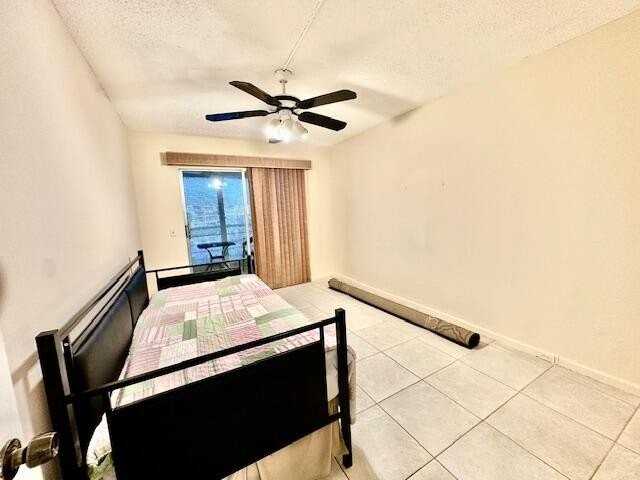 3032 Hythe B - Photo 7 of 44