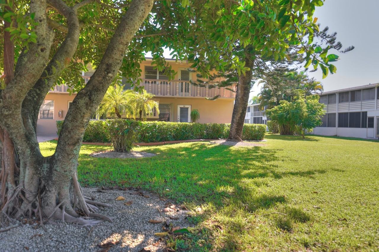 89 Canterbury D - Photo 2 of 34