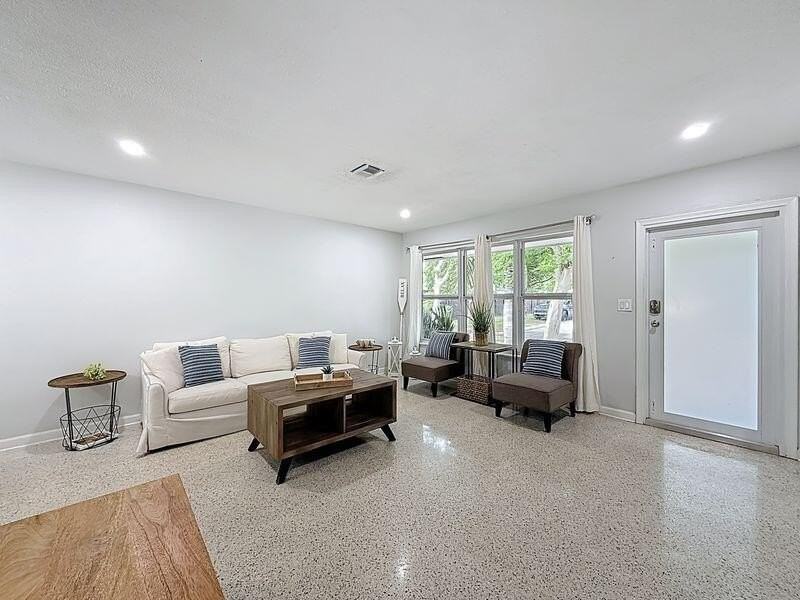 2840 Ne 16th Ct - Photo 2 of 23