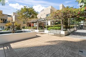 featured image of 300 W Beech St #2