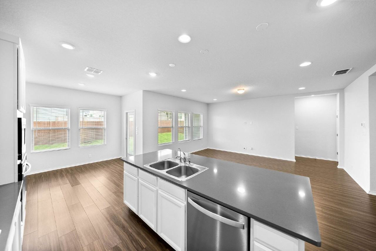 6723 Shiraz Way - Photo 7 of 34