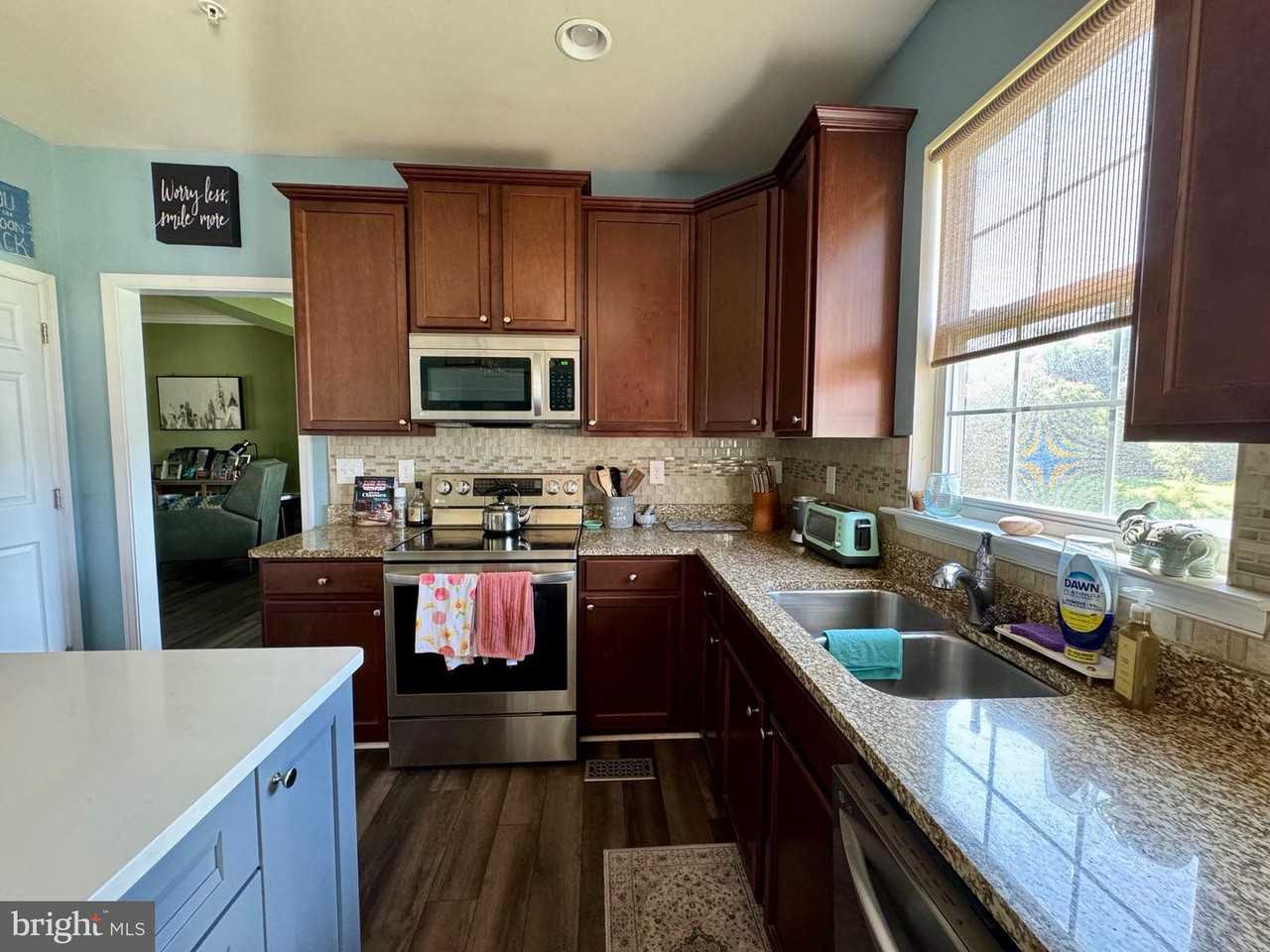 220 Fountain Ln - Photo 4 of 21