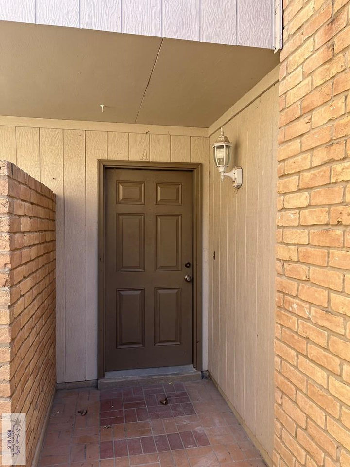 185 Glenbrook Drive - Photo 2 of 14