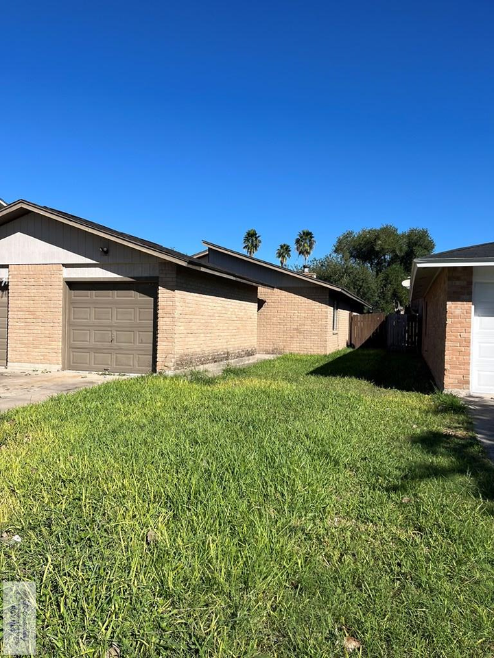 185 Glenbrook Drive - Photo 3 of 14