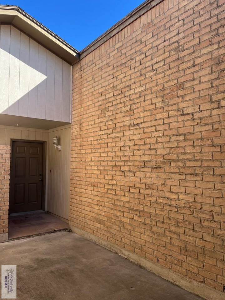 185 Glenbrook Drive - Photo 4 of 14