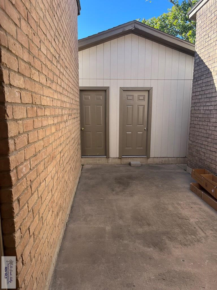 185 Glenbrook Drive - Photo 5 of 14