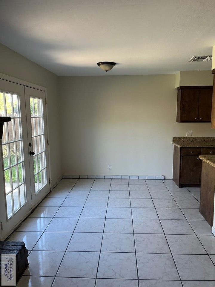 185 Glenbrook Drive - Photo 7 of 14