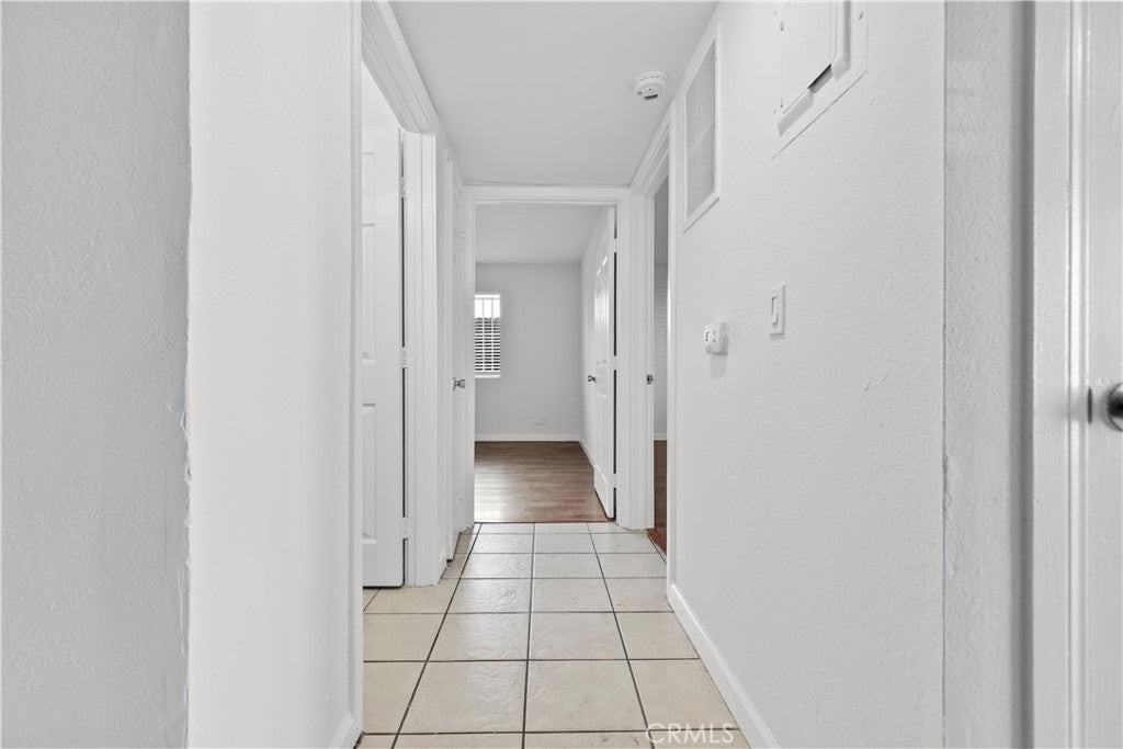 5915 Woodman Ave - Photo 4 of 9