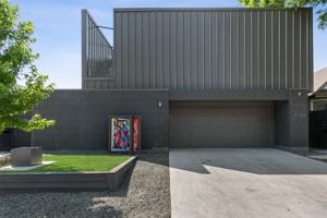 featured image of 4305 Roseland Ave