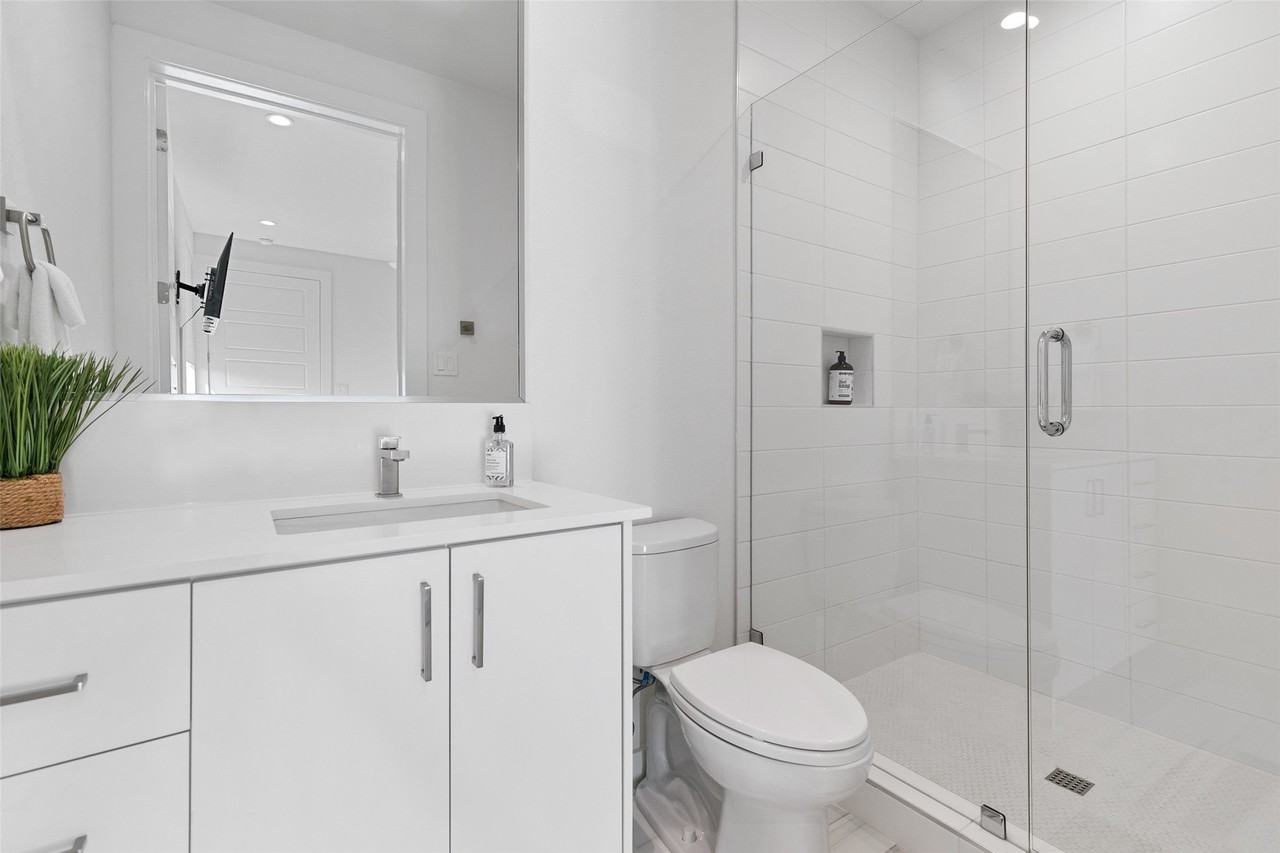 4305 Roseland Ave - Photo 6 of 46