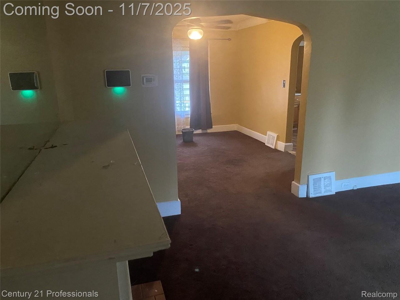 984 East Hollywood - Photo 5 of 13