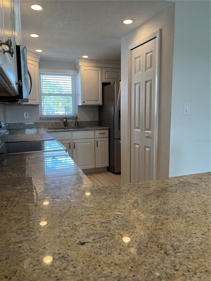 601 N Mcdonald St - Photo 4 of 18